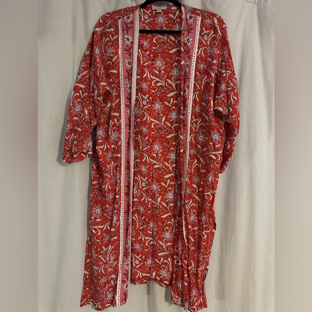 Pink and red spring open lightweight duster
